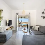 Nefeli & Mykonos * فتيليا